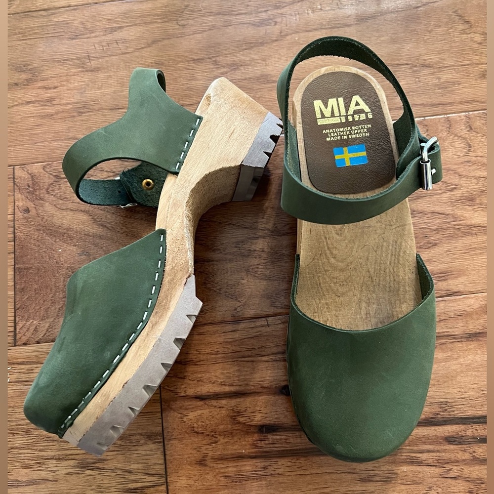 NWOB MIA Green Suede Freda Clogs, Sz 38